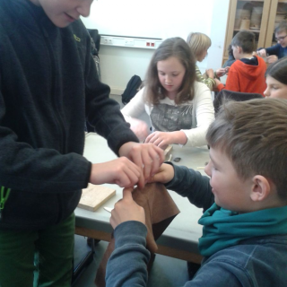 museum1 Montessori-Schulzentrum Leipzig - Neuigkeiten - Werkzeuge, Knochen und Waffen...